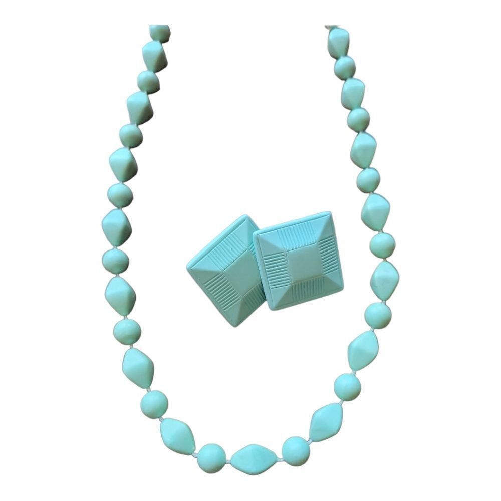 Vintage 80'S Pastel Green / Mint Green Beaded Necklace and earrings set